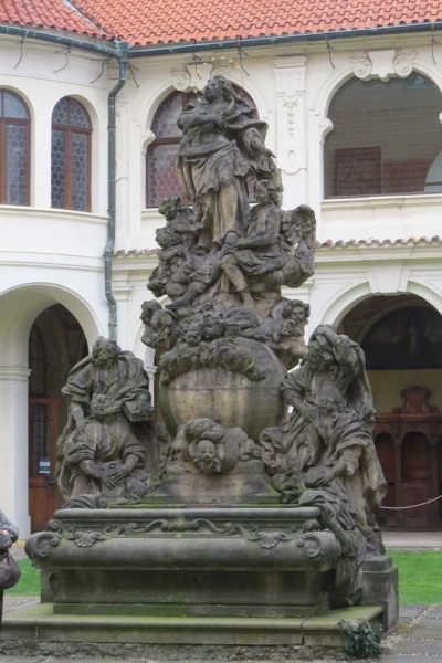 Лорета.