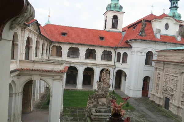 Лорета.