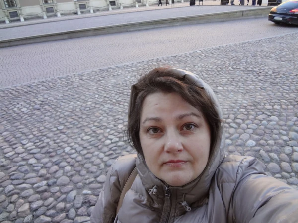 сама себя на фоне королевского дворца)))