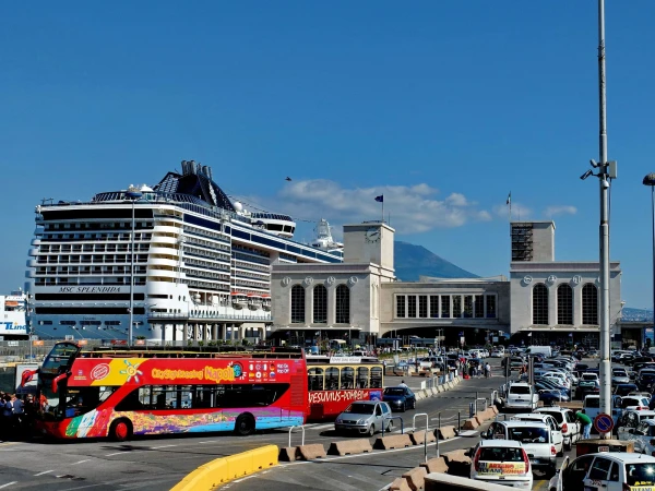 Наша красавица MSC Splendida в порту Неаполя 