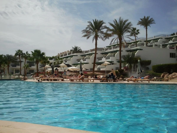 Дряхлеющий Hilton Sharm Waterfalls 5*с плохим питанием и отвратительным сервисом