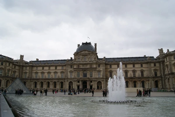 Прогулка по Парижу: Louvre...