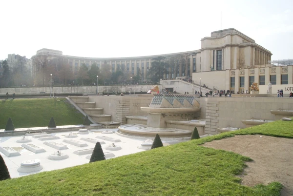 Вид на Palais de Chaillot...