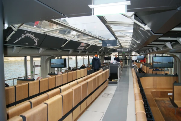 Наш прогулочный пароходик Bateaux Parisiens...