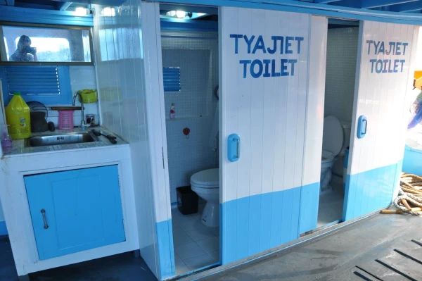 типа яхта...