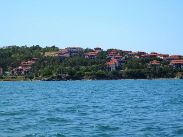 вид с моря части Санты Марины