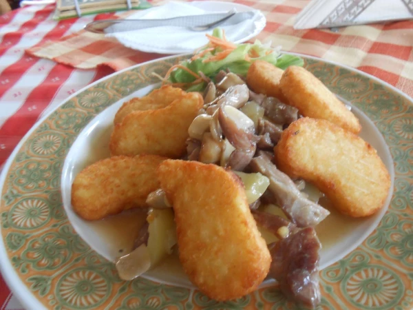 Свинина с картошкой и лечо