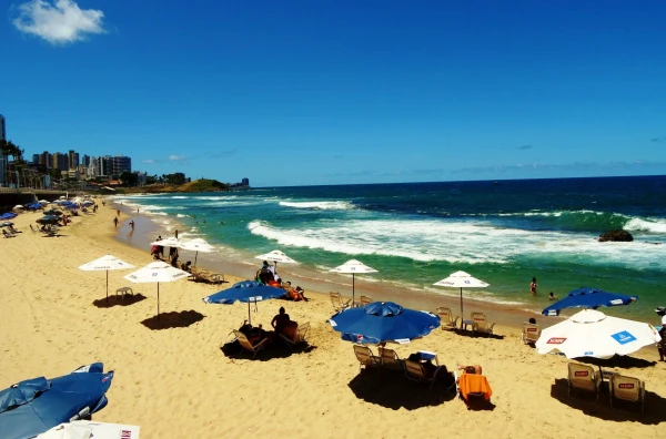 Вид на пляж Praia do Farol