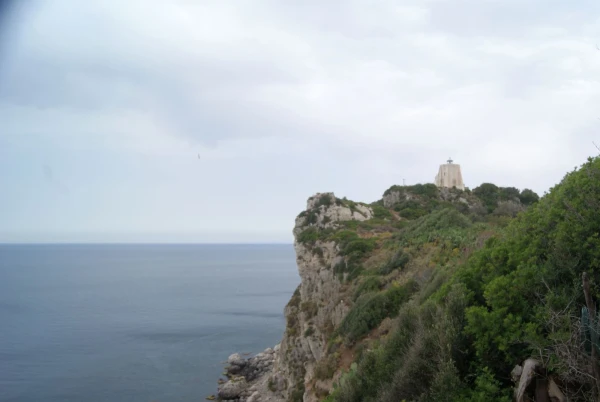 Мыс Capo di Milazzo: маяк...