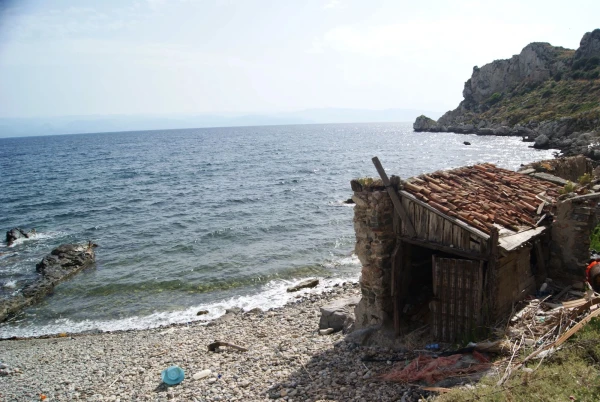 Прогулка по берегу Capo di Milazzo: беззвёздный отель... И бесплатный...