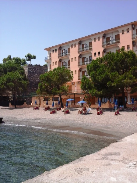Riviera Lido Hotel: наш пляж... Вполне прилично... И без медуз...
