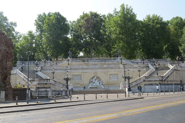 Болонья, вход в парк Montagnola