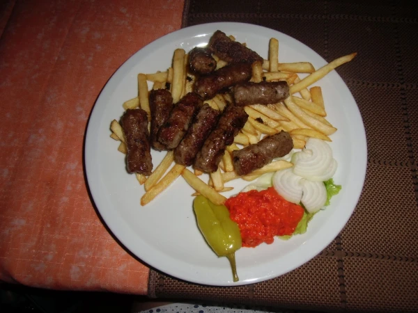 Чевапчичи с овощами приготовленными на гриле Beli Kriz