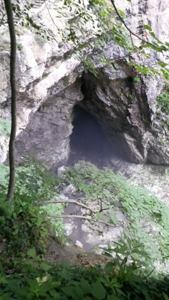 Проёмы в скалах