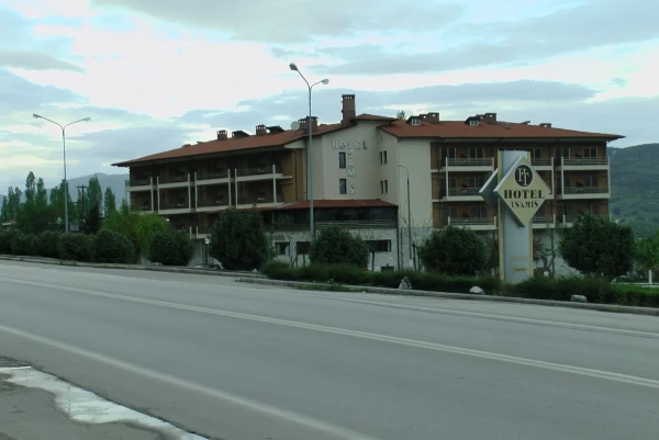 Отель Tsamis