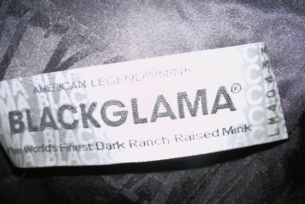 светящиеся в ультрафиолете надписи blackglama на подлинной бирке.