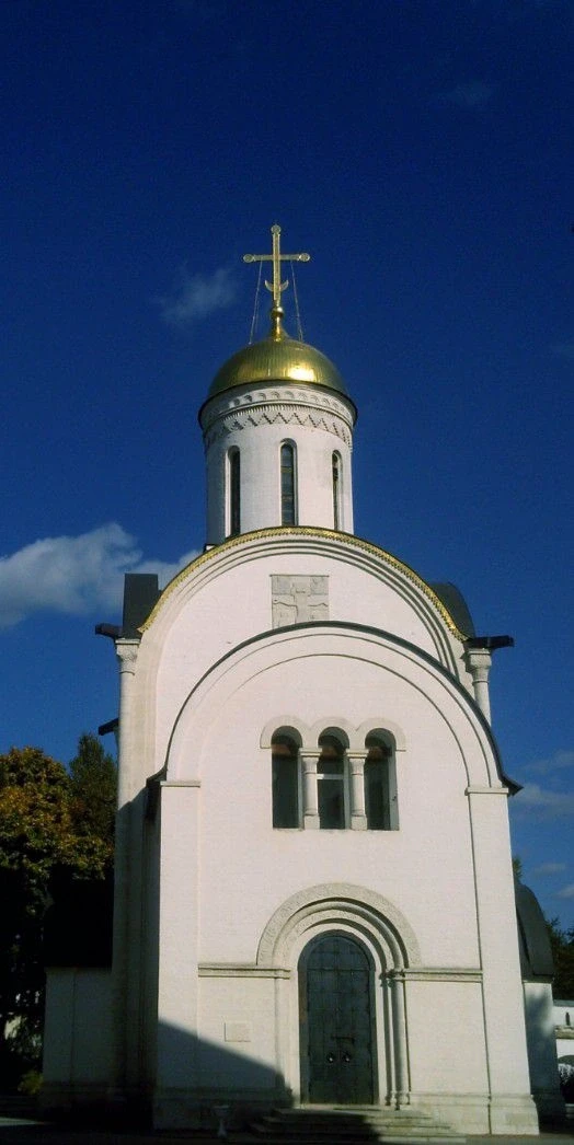 На территории монастыря