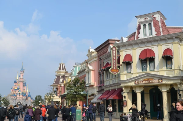 На Main street