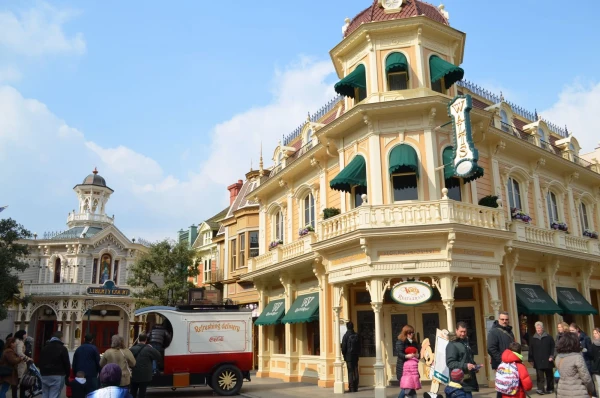На Main street