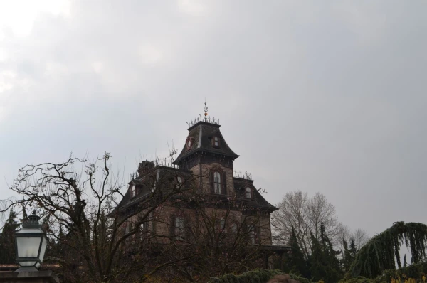 Frontierland. Замок с привидениями