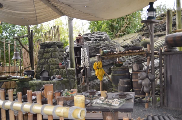 Adventureland. Дерево Робинзона