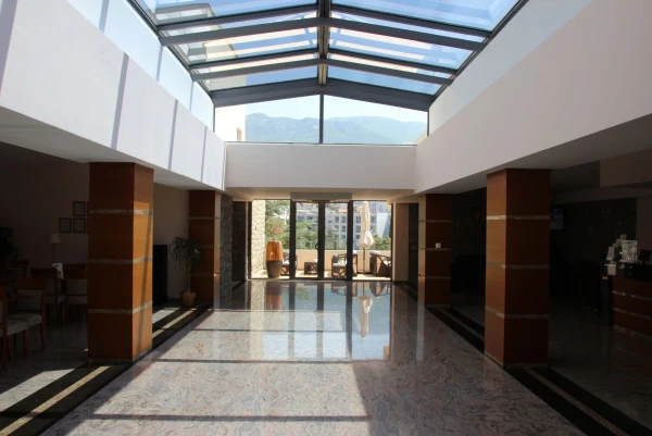Отель Iberostar Bellevue 4*. В холле ресепшена корпуса Терраса.