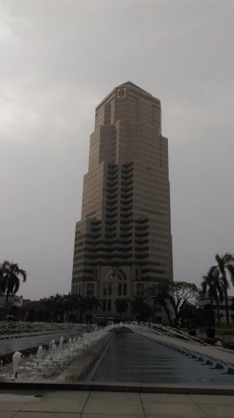 KLCC: прогулка в дневном смоге...