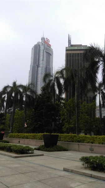  KLCC: прогулка в дневном смоге...