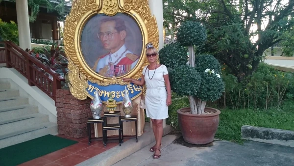 рядом с Королем