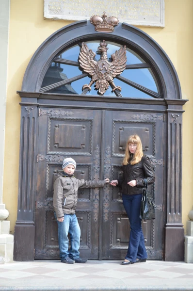 У входной двери в замок