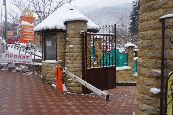 Вход в отель