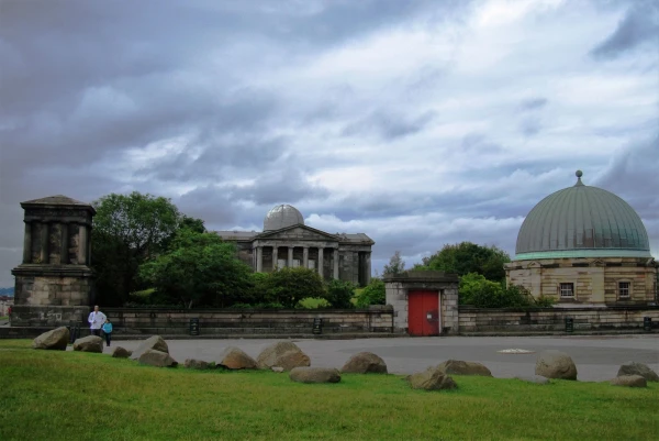 На холме Калтон-хилл (Calton Hill). Обсерватория