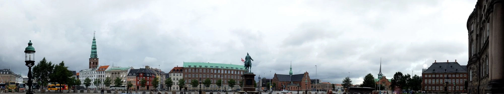 На Королевской площади острова  Слотсхольмен (Slotsholmen) 