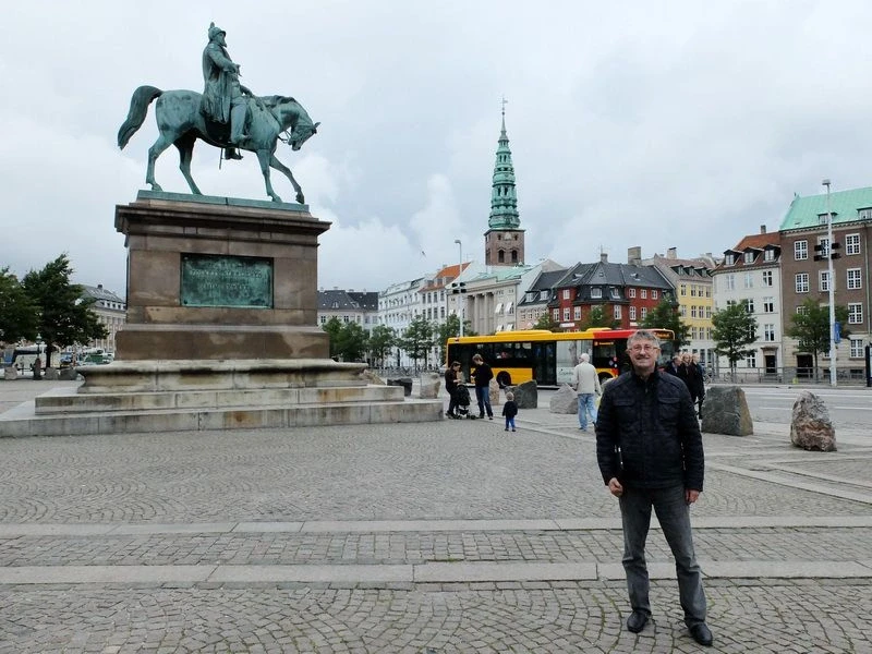 На Королевской площади острова  Слотсхольмен (Slotsholmen) 