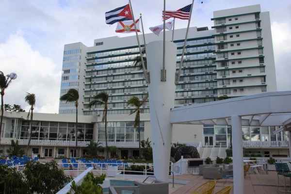 Deauville Beach Resort 3* (Майами-Бич).