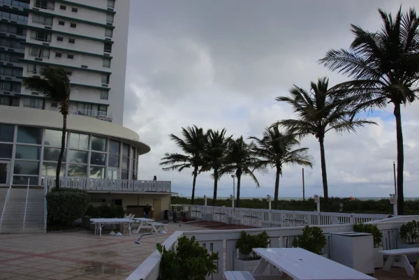 Deauville Beach Resort 3* (Майами-Бич).