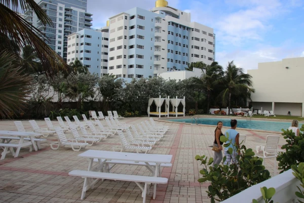 Deauville Beach Resort 3* (Майами-Бич).