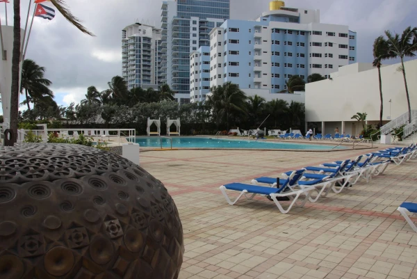 Deauville Beach Resort 3* (Майами-Бич).