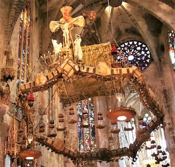 La Seu Catedral, балдахин Гауди