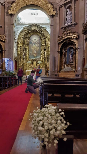 Готовятся к свадьбе (Igreja da Misericordia)