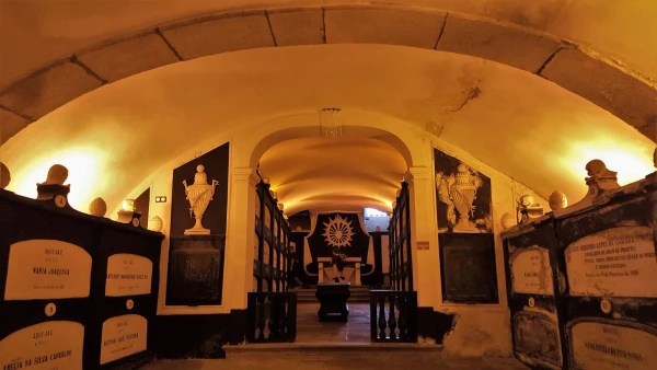 Катакомбы-склеп в церкви Igreja da Sao Fransisco