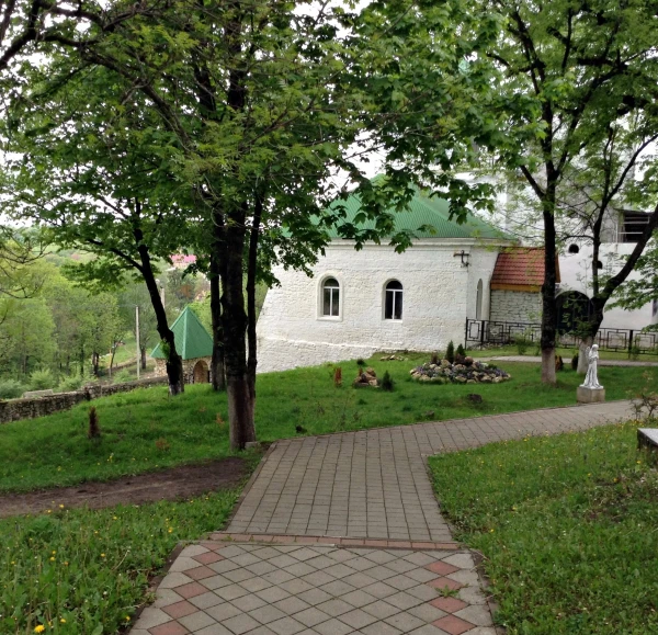 Территория монастыря