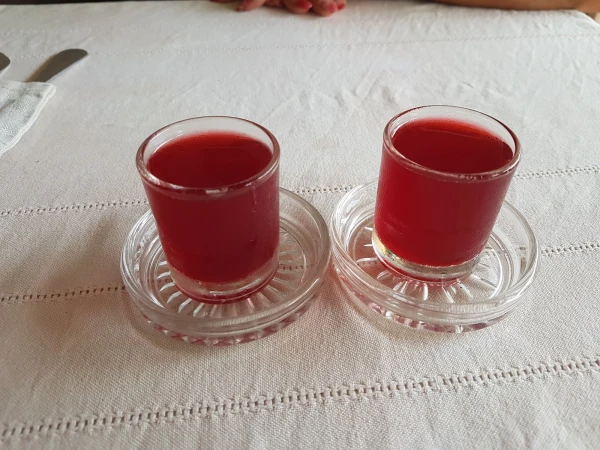в Самоваре, презент от заведения