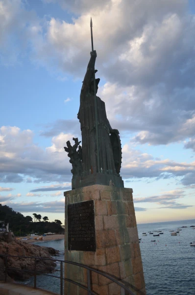 Памятник Минерве