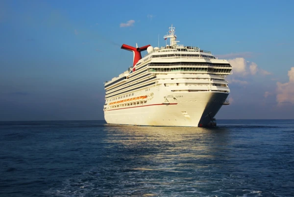 Лайнер Carnival Glory 4*.