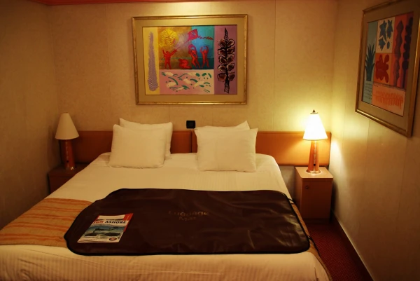 Лайнер Carnival Glory 4*. Внутренняя каюта.