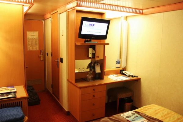Лайнер Carnival Glory 4*. Внутренняя каюта.