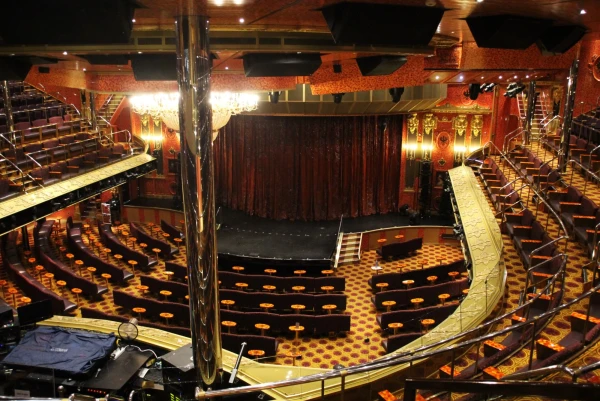 Лайнер Carnival Glory 4*.  Театре Amber Palace.