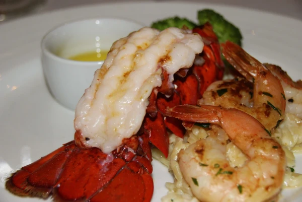 Лайнер Carnival Glory 4*. Деликатесы Platinum Restaurant. Лобстер.