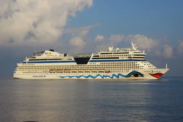 Вот и AIDA mar подошла.